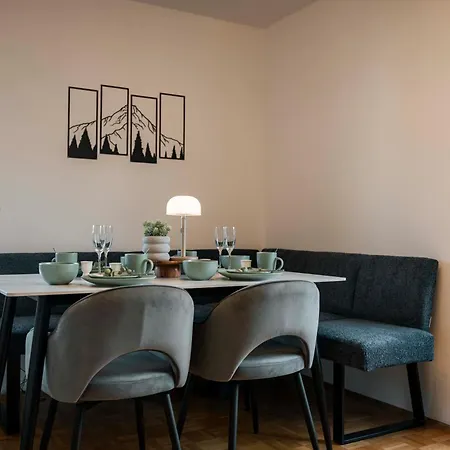 Bergblick & Altbau-charme I 2 Balkone I Aktivcard - 130 Erlebnisse Inklusive I Parkplatz