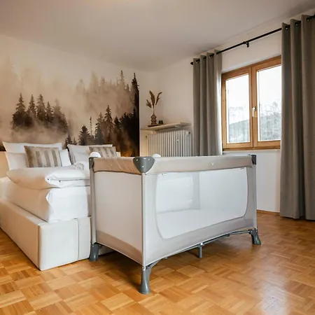 Bergblick & Altbau-charme I 2 Balkone I Aktivcard - 130 Erlebnisse Inklusive I Parkplatz Lägenhet