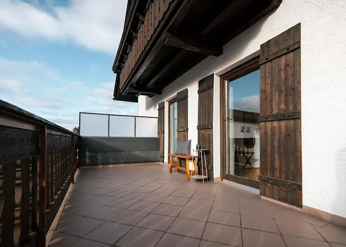 Flatventure 75qm Altbau-charme Mit Panorama-bergblick I 2 Balkone I Parkplatz I Aktivcard Mit 130 Gratis-erlebnissen Apartamento *